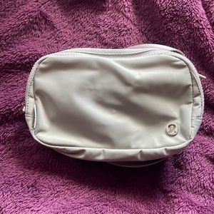 NWT Lululemon Everywhere Belt Bag - Silver Drop